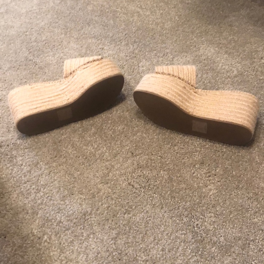 Straw platform slides - Picture 2 of 2